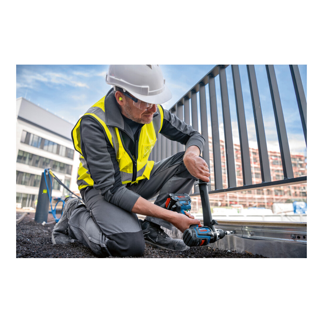 Bosch Akku-Schlagbohrschrauber GSB 18V-150 C – Bild 2