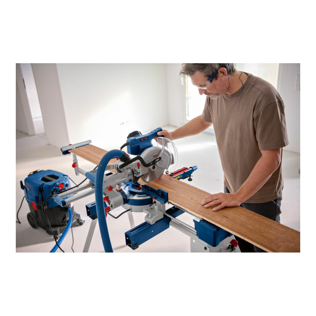 Bosch Kapp- und Gehrungssäge GCM 305-216 D – Bild 5